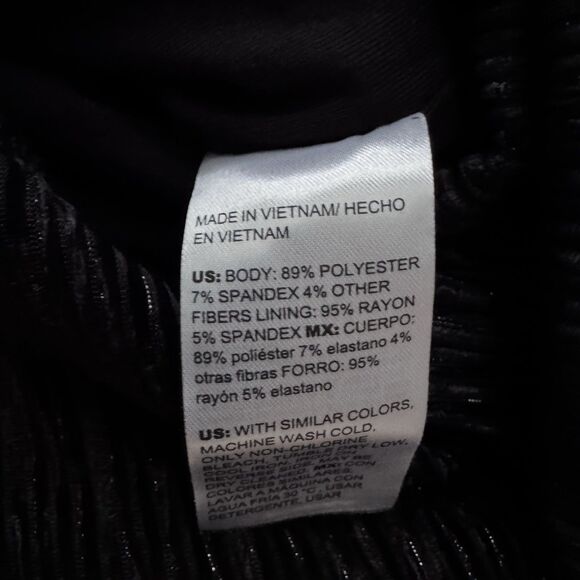 NWT Chico's Black Velvet Crinkle Banded Bottom Top Women's Size 1 - Picture 7 of 7